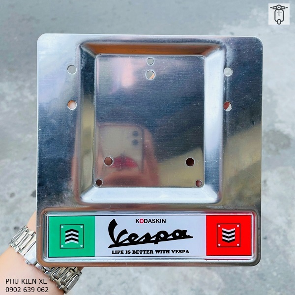 Đế biển số inox vespa cờ ý