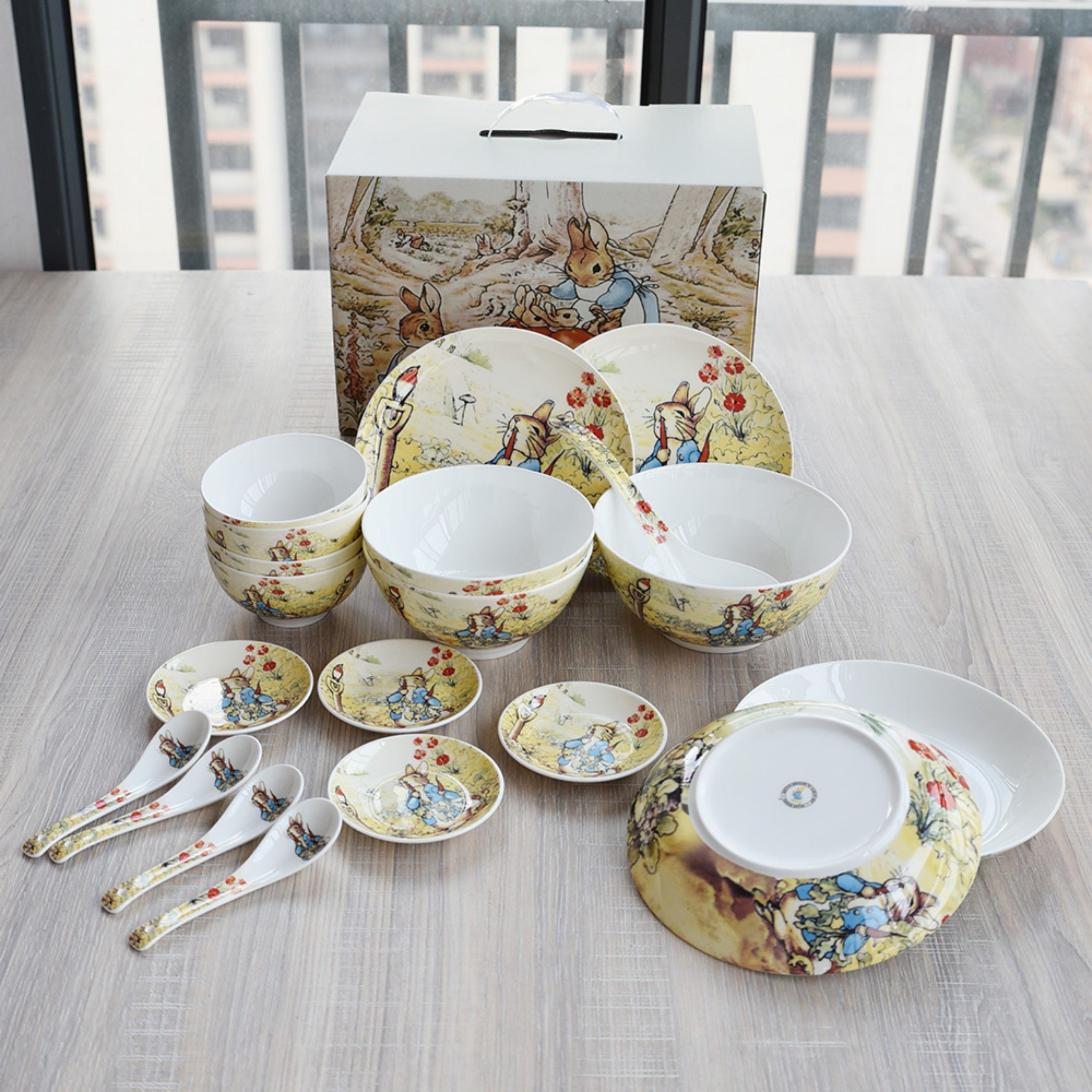 Bộ chén đĩa ăn cơm Peter Rabbit set 20 món gốm sứ cho gia đình hình các Chú Thỏ Đáng Yêu