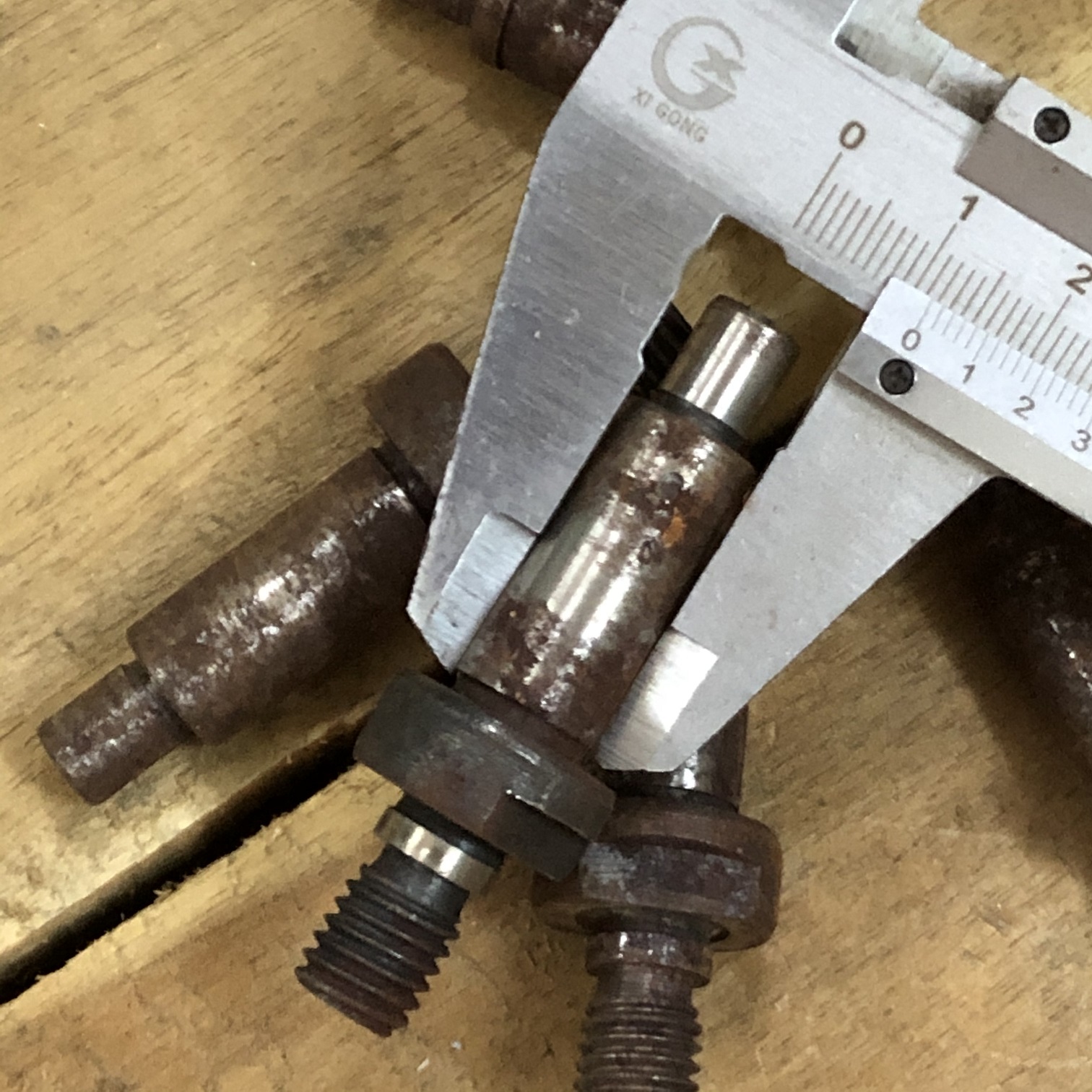 Trục - cốt gắn đá mài Maktec MT954, MT951