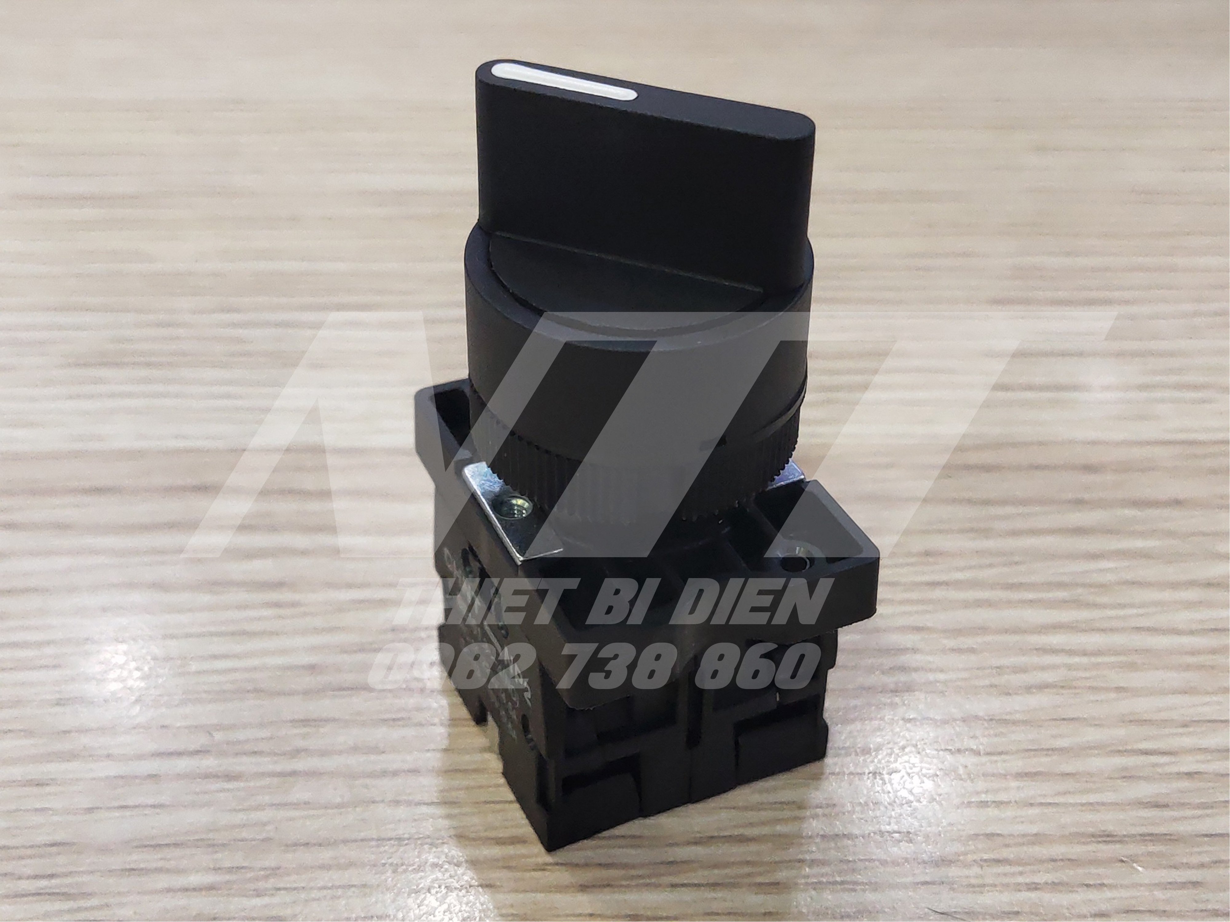 Công tắc xoay 2 vị trí, 3 vị trí phi 22 NP2 Chint