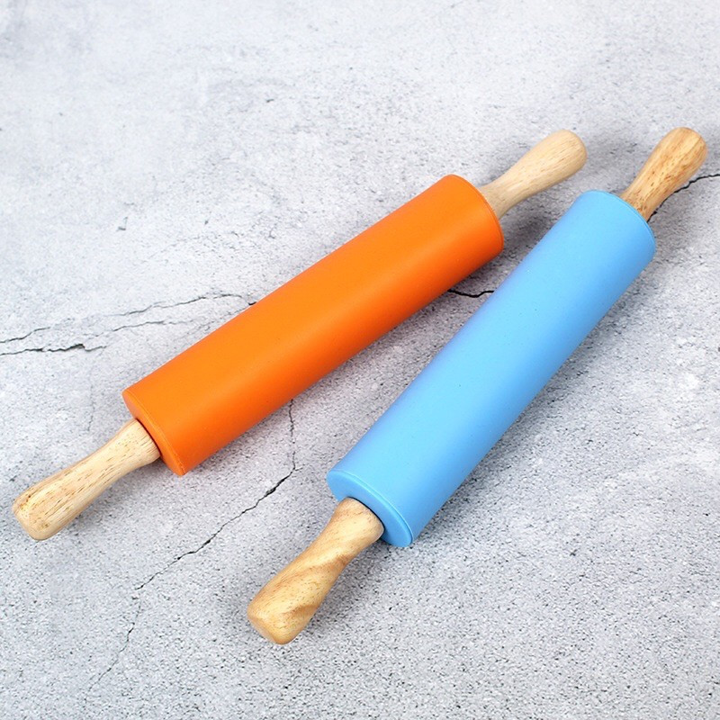 Cán lăn bột silicon có trục xoay 38x5cm ( Gửi màu ngẫu nhiên )