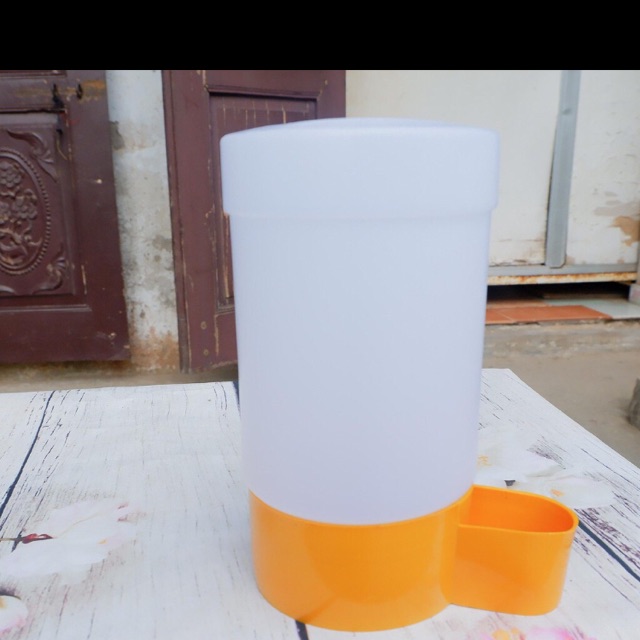2 Bình uống nước cho gà đá, gà trọi, gà tre, chim bồ câu, cho gà , vịt chó , mèo 1 lít