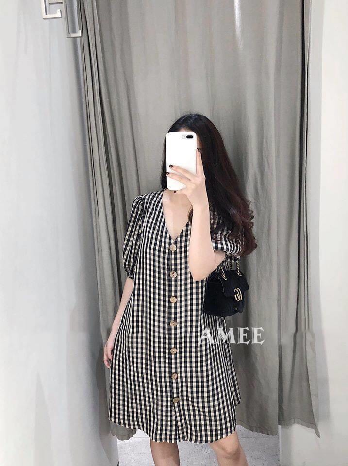 Váy bầu kẻ đen duy dọc cổ tim V