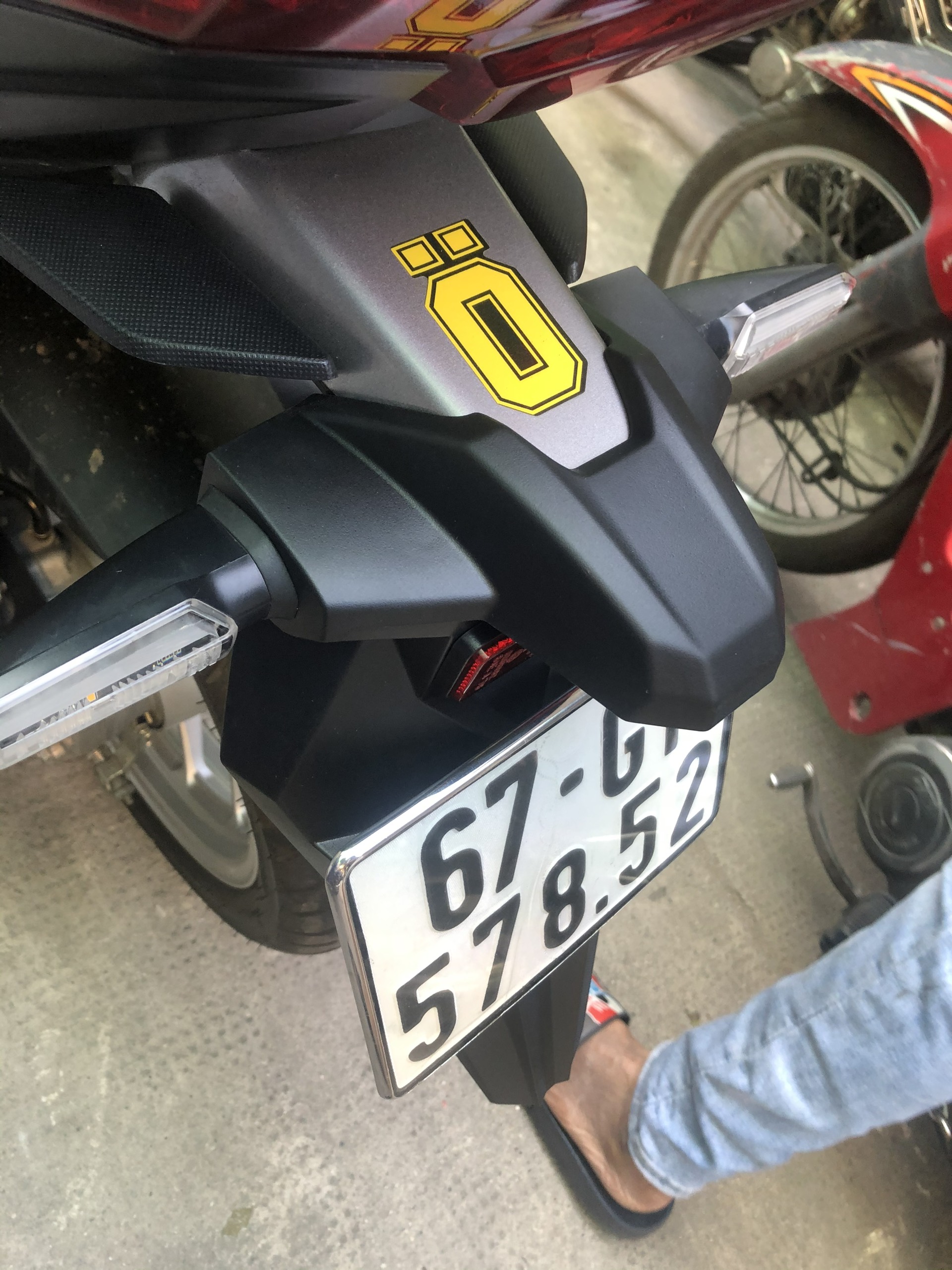 Đuôi chụp đèn & dè biển số xe Vario 2018-2020