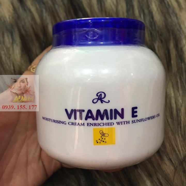 KEM DƯỠNG TRẮNG E NẮP XANH