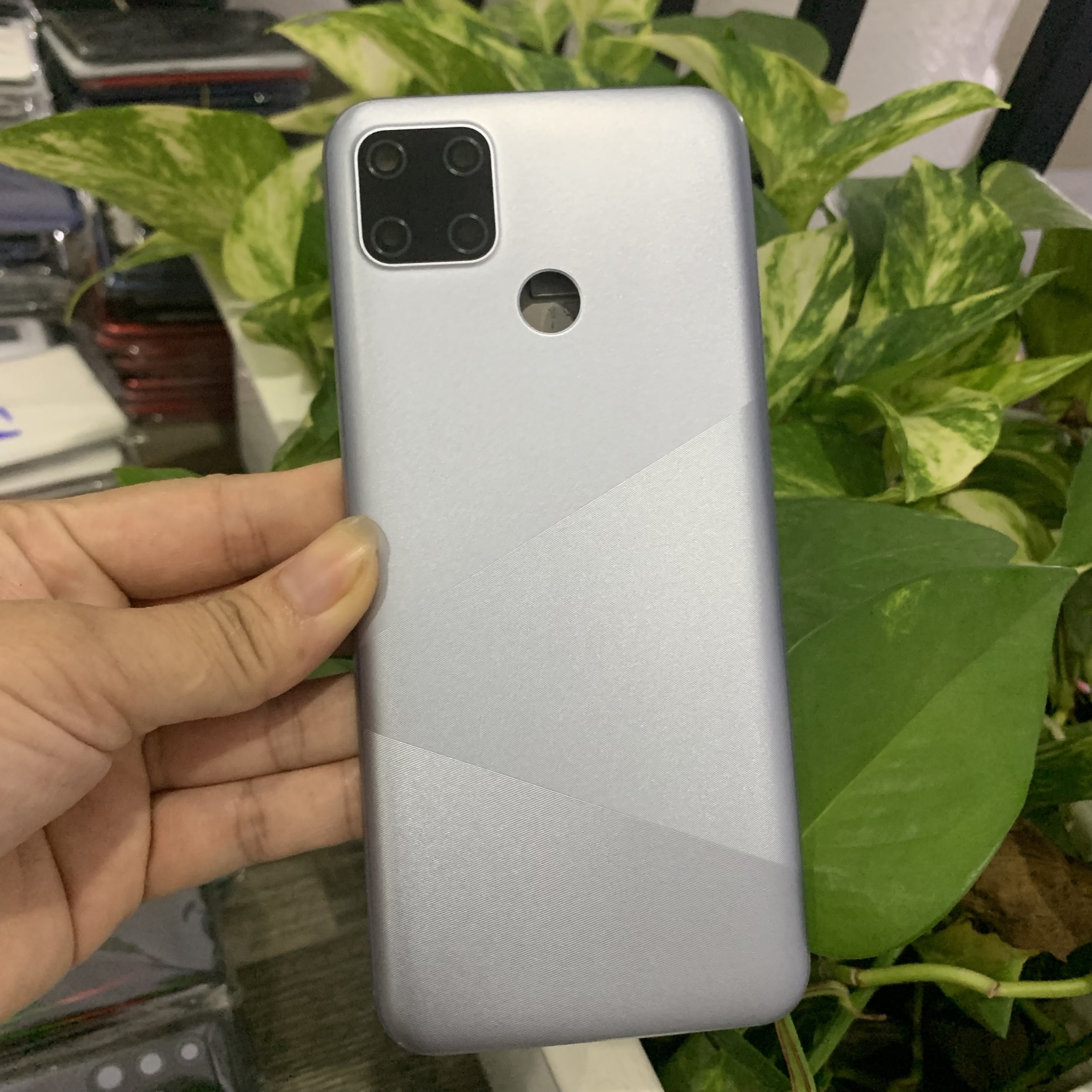 bộ vỏ realme c12 (gồn kinh cam.xương.lưng.nút bấn)