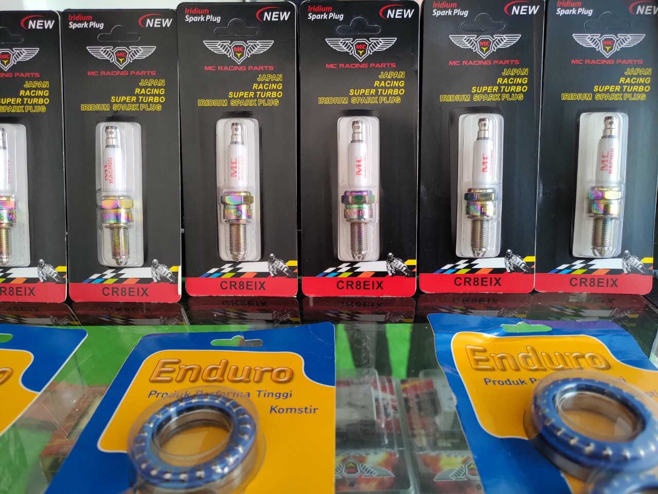 [HCM]Bugi 3 chấu titan( đánh lửa mạnh) MC RACING