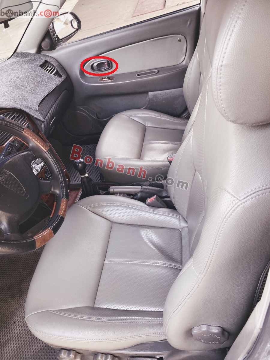 Tay mở cửa Trong Kia Spectra 2002-04