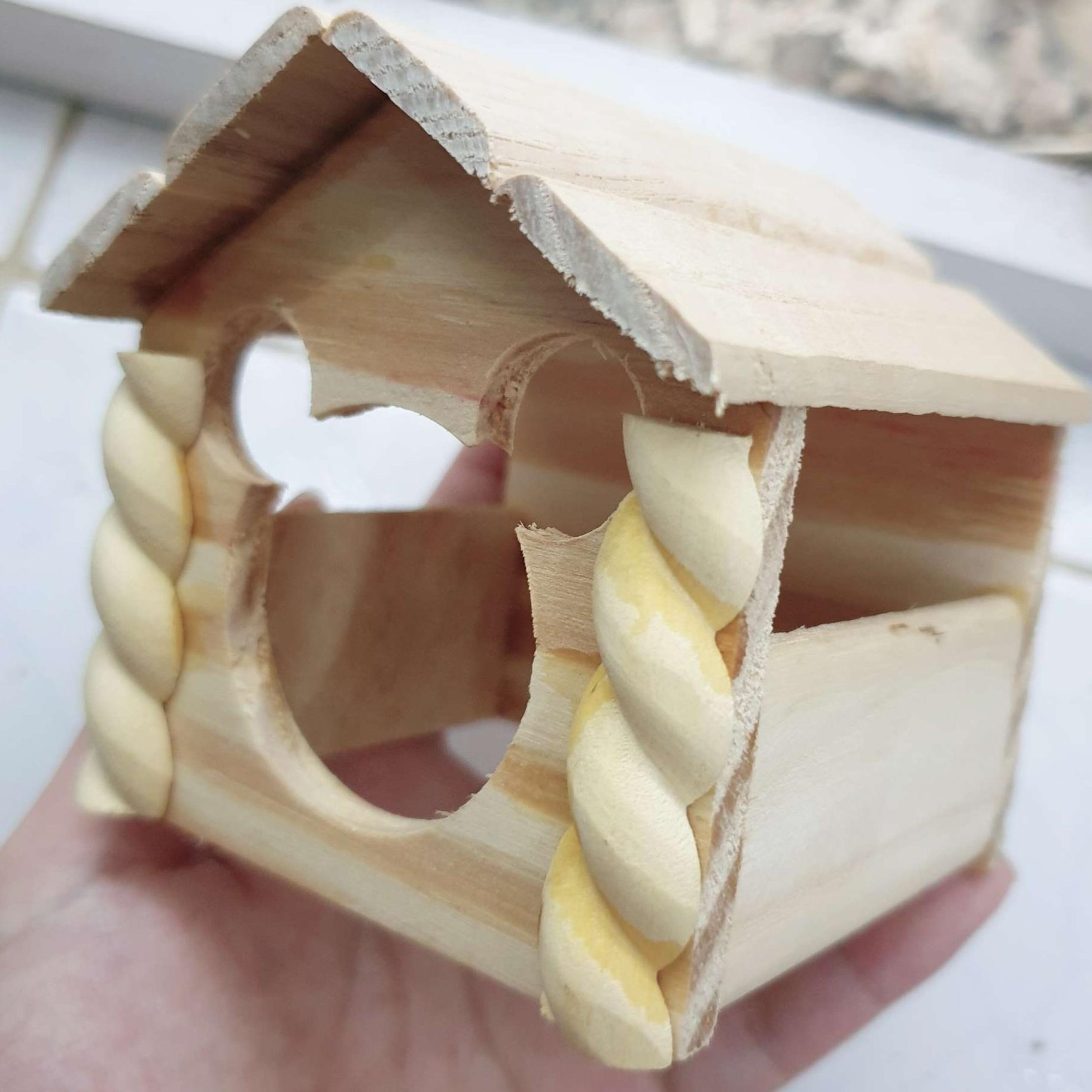 Nhà ngủ gỗ chuột Mickey cho Hamster