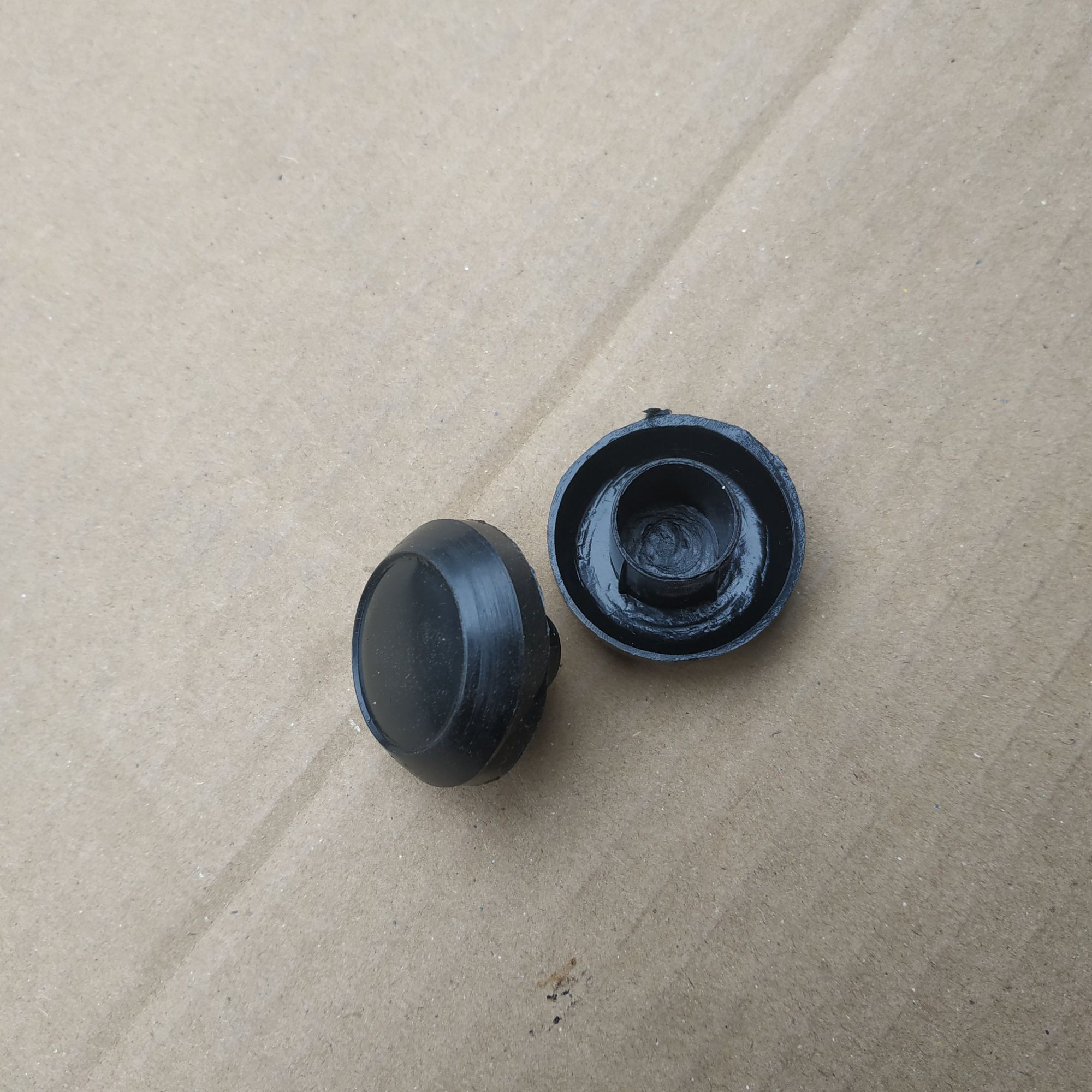 nút bịt càng trước. xe cup các đời ( màu đen hoặc trắng )