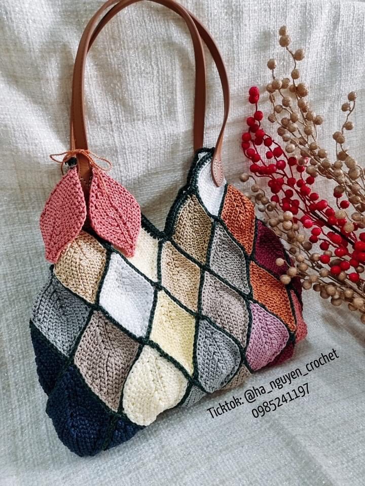 Quai xách đục lỗ hình lá