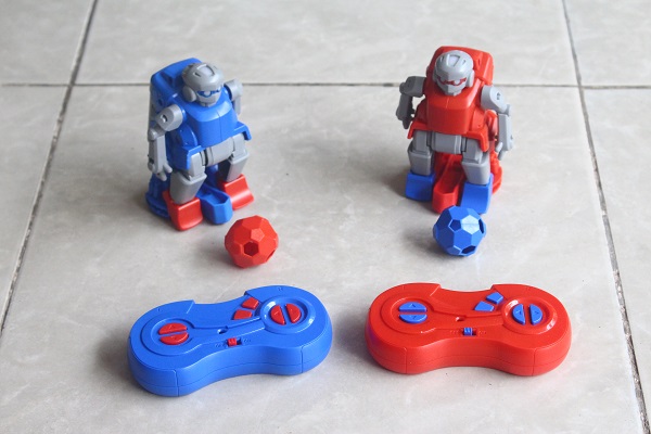 Cặp robot đá bóng điều khiển thông minh JT8911