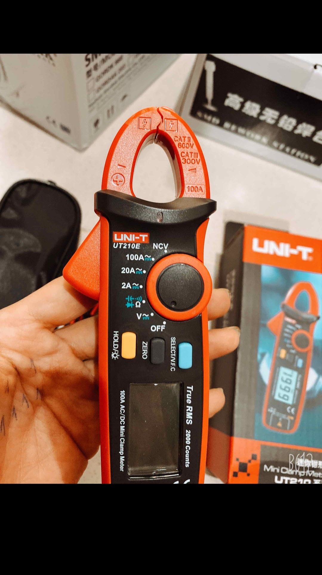 Đồng hồ ampe kìm UT210E