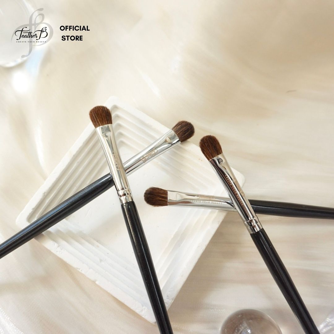 Cọ Tán Bầu Mắt Nhỏ Feather B 15