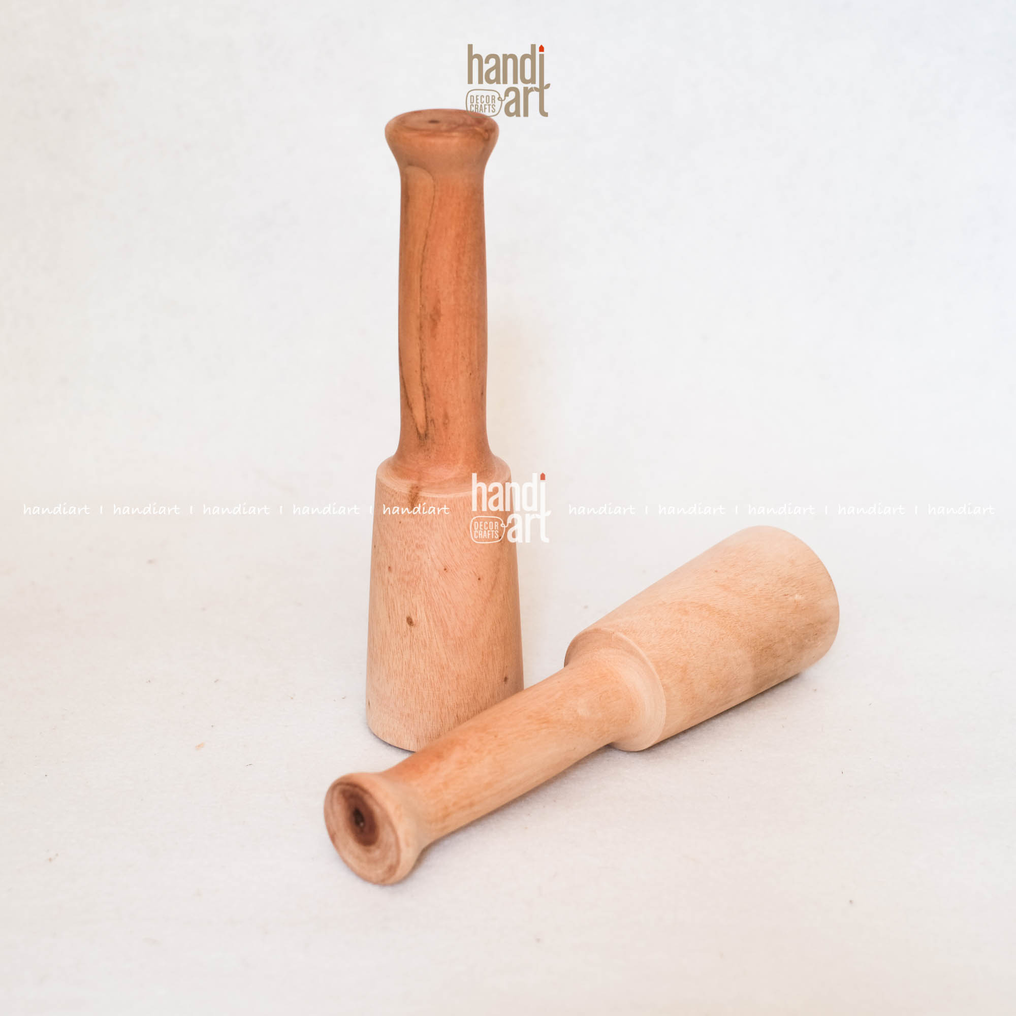 Dụng cụ đập nước đá bằng gỗ, Chày gỗ