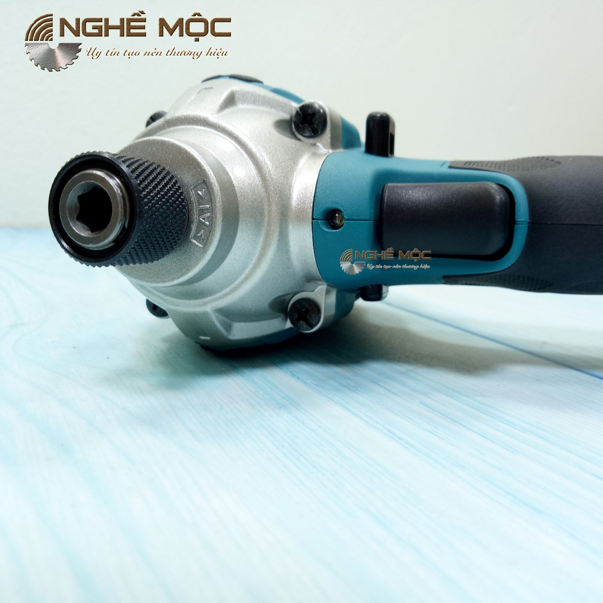 Máy vặn vít 18v Makita DTD156