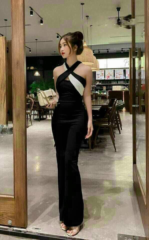 Jum cổ yếm phối trắng quần dài ống loe sang trọng xinh xắn