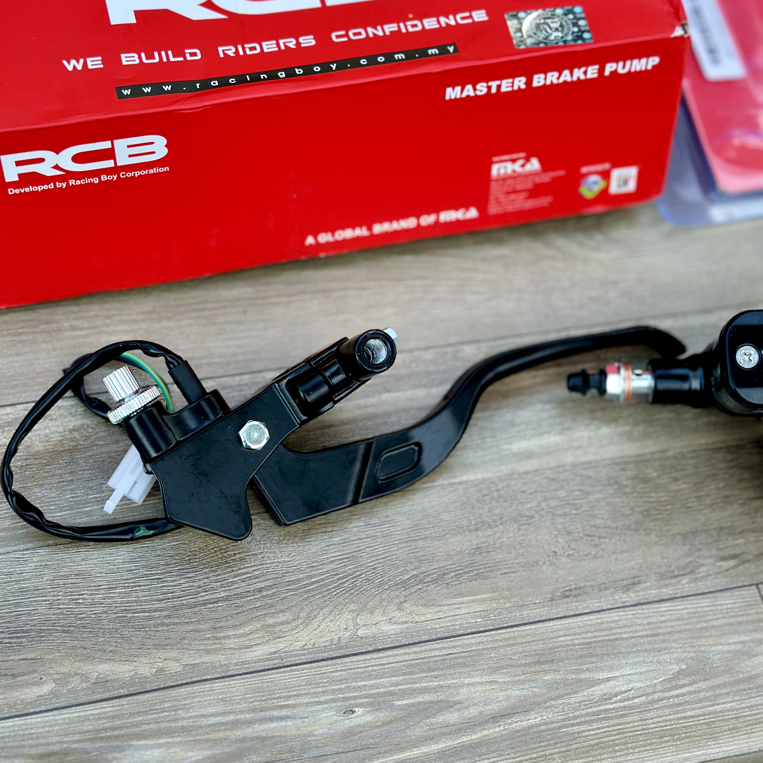 Tay thắng RCB E2 Bình vuông Malaysia A50