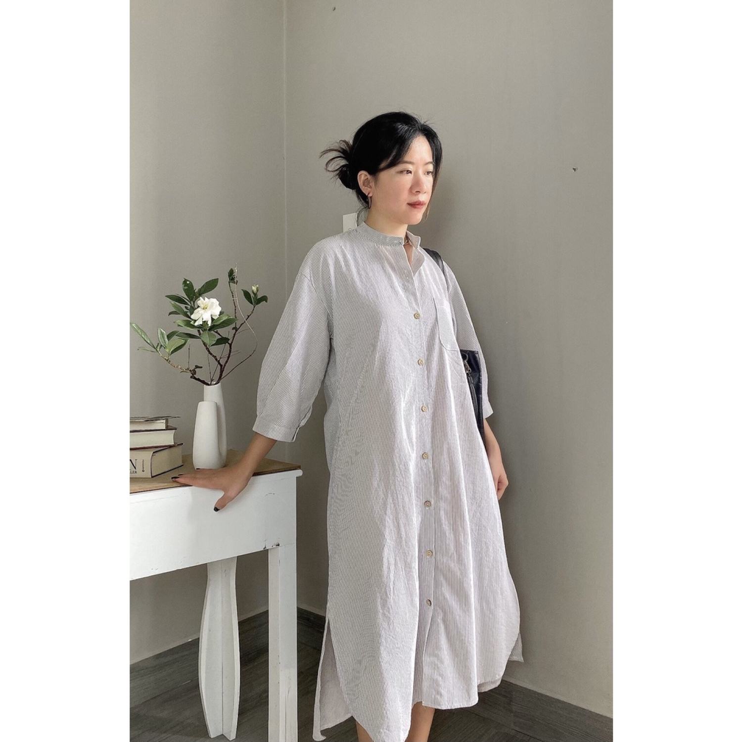 Đầm sơ mi fom rộng xoắn lưng sọc dọc