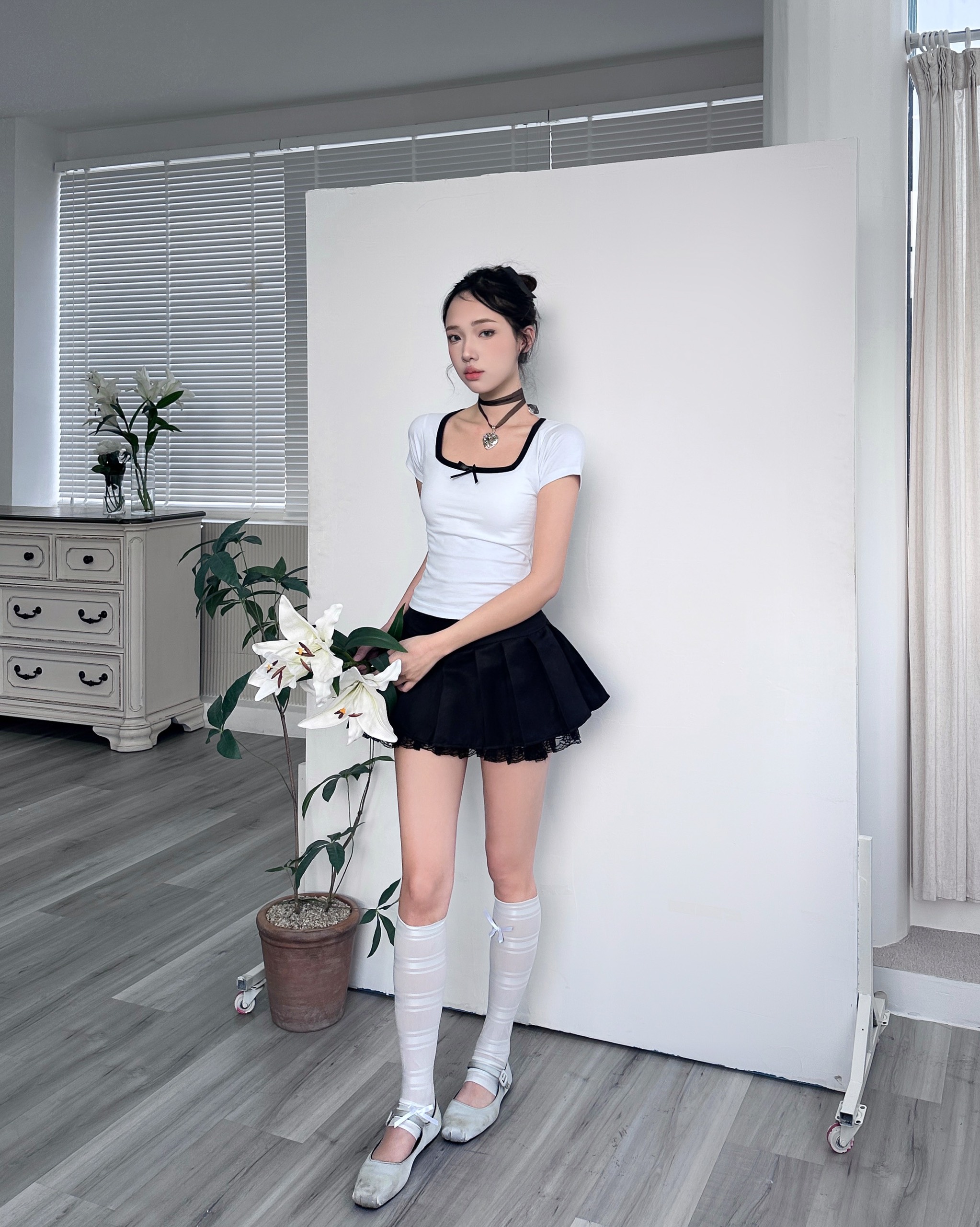 [VOUCHER 12%/149K] Áo thun form ôm gắn nơ MONÁ - KLARA