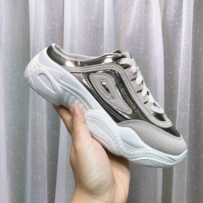 Giày sục thể thao đế gồ