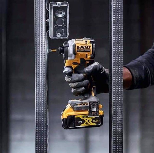 Máy bắt vít Dewalt DCF850