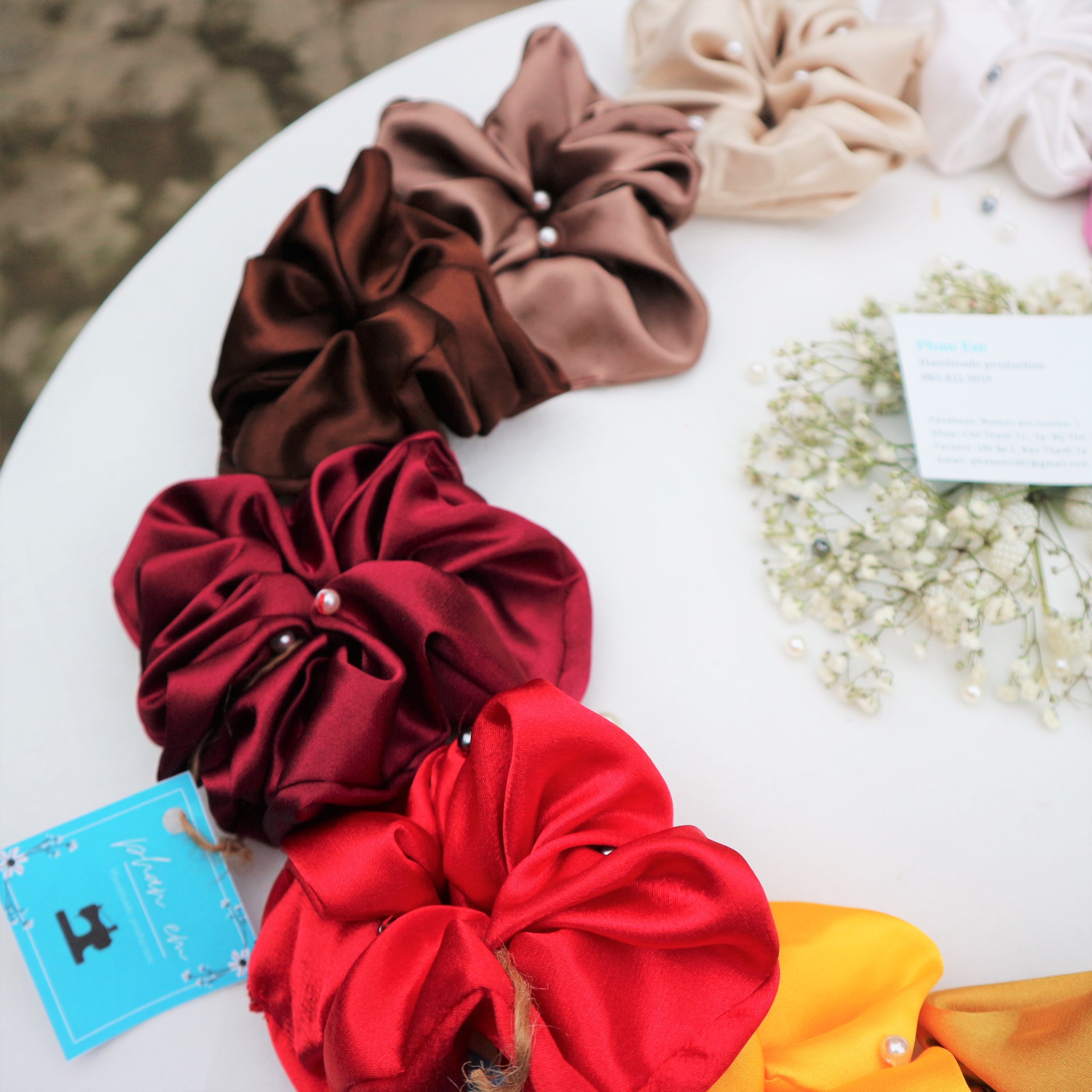 CỘT TÓC SCRUNCHIES ĐÍNH NGỌC TRA  2 CÁI RẺ BẤT NGỜ