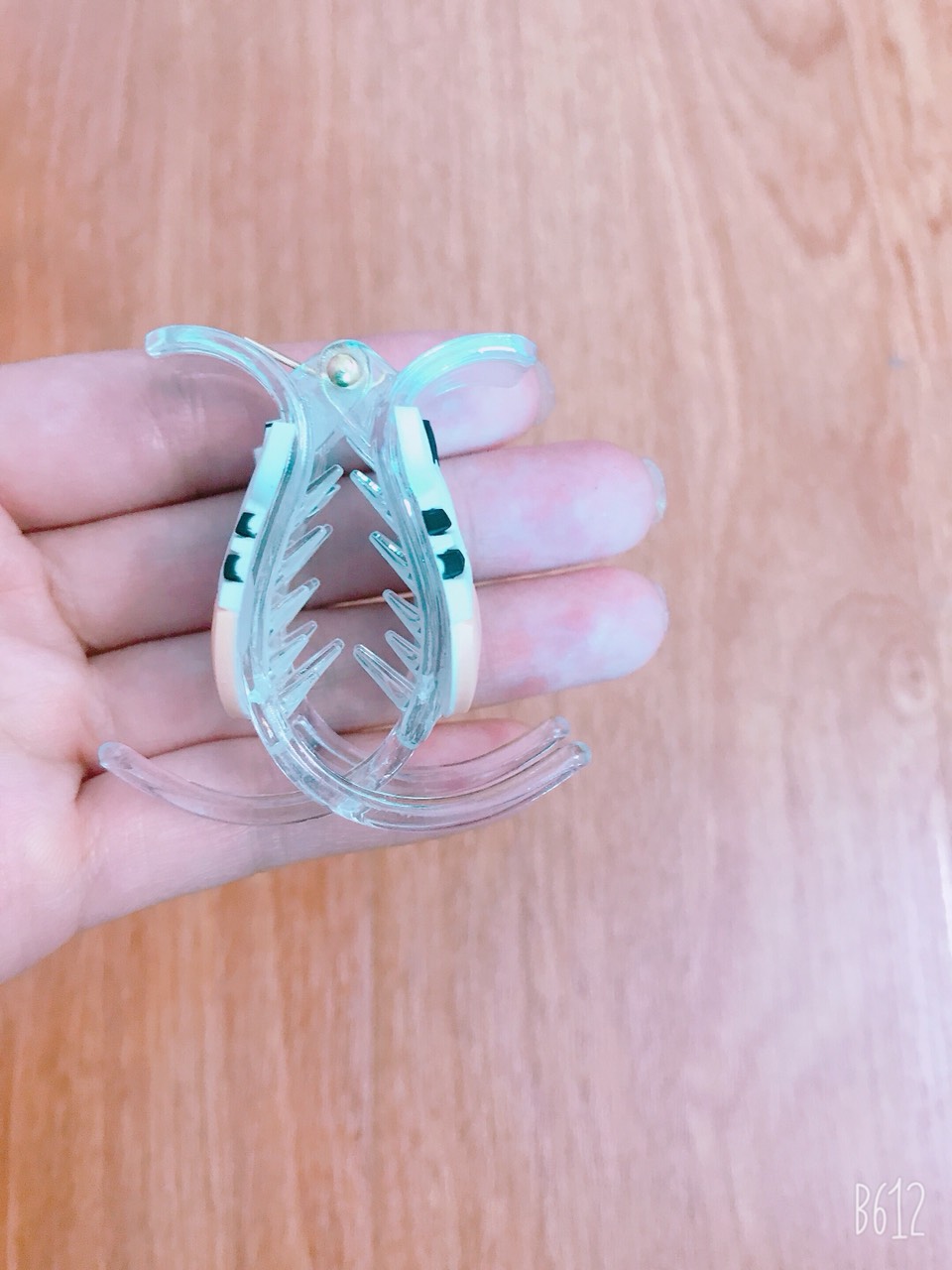 Kẹp Tóc Càng Cua Bò Sữa Hít Hót