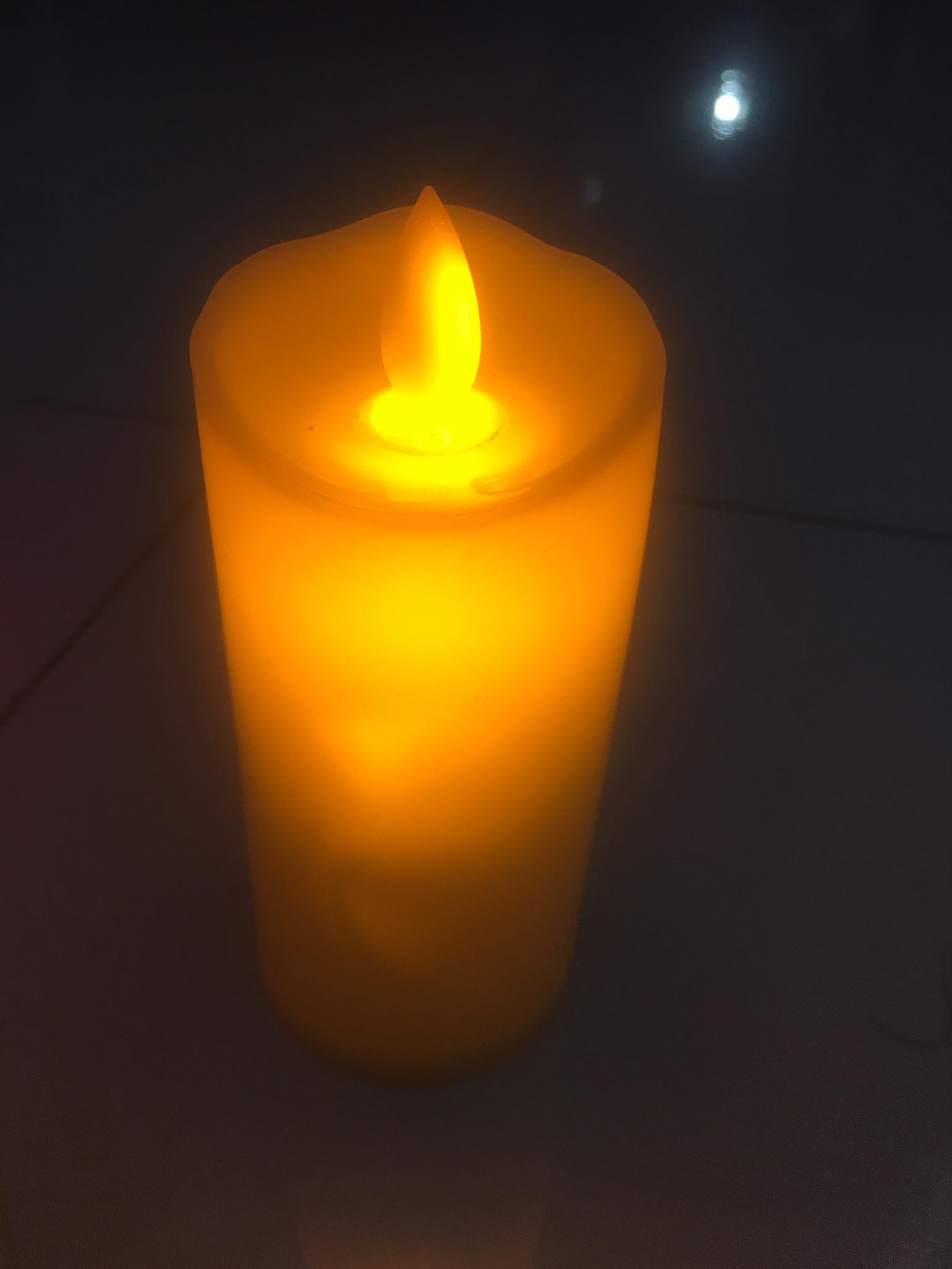 Nến điện tử trang trí đèn Led tiết kiệm (sử dụng pin sạc tiện lợi)