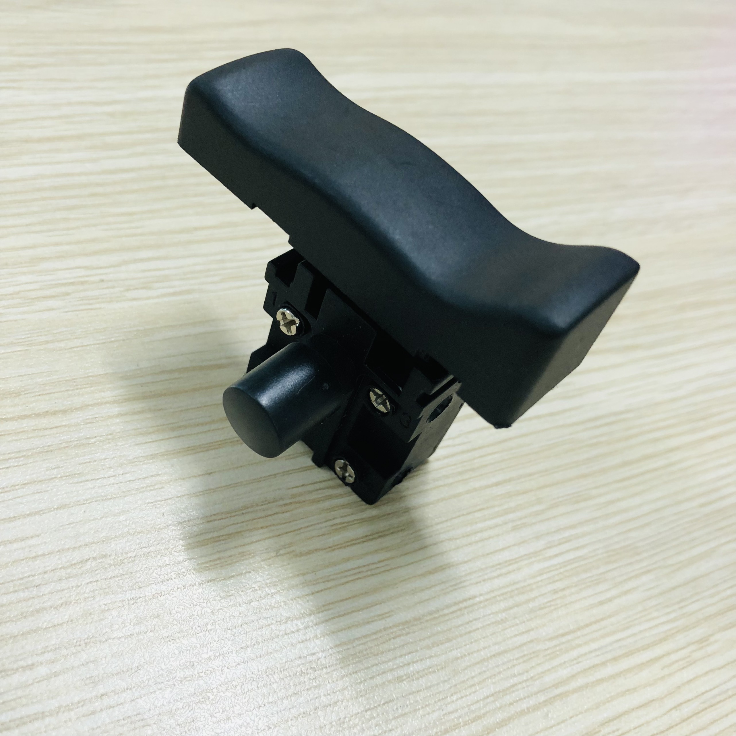 Công tắc máy cắt sắt FEG đời mới 125-250V M8-10/2D
