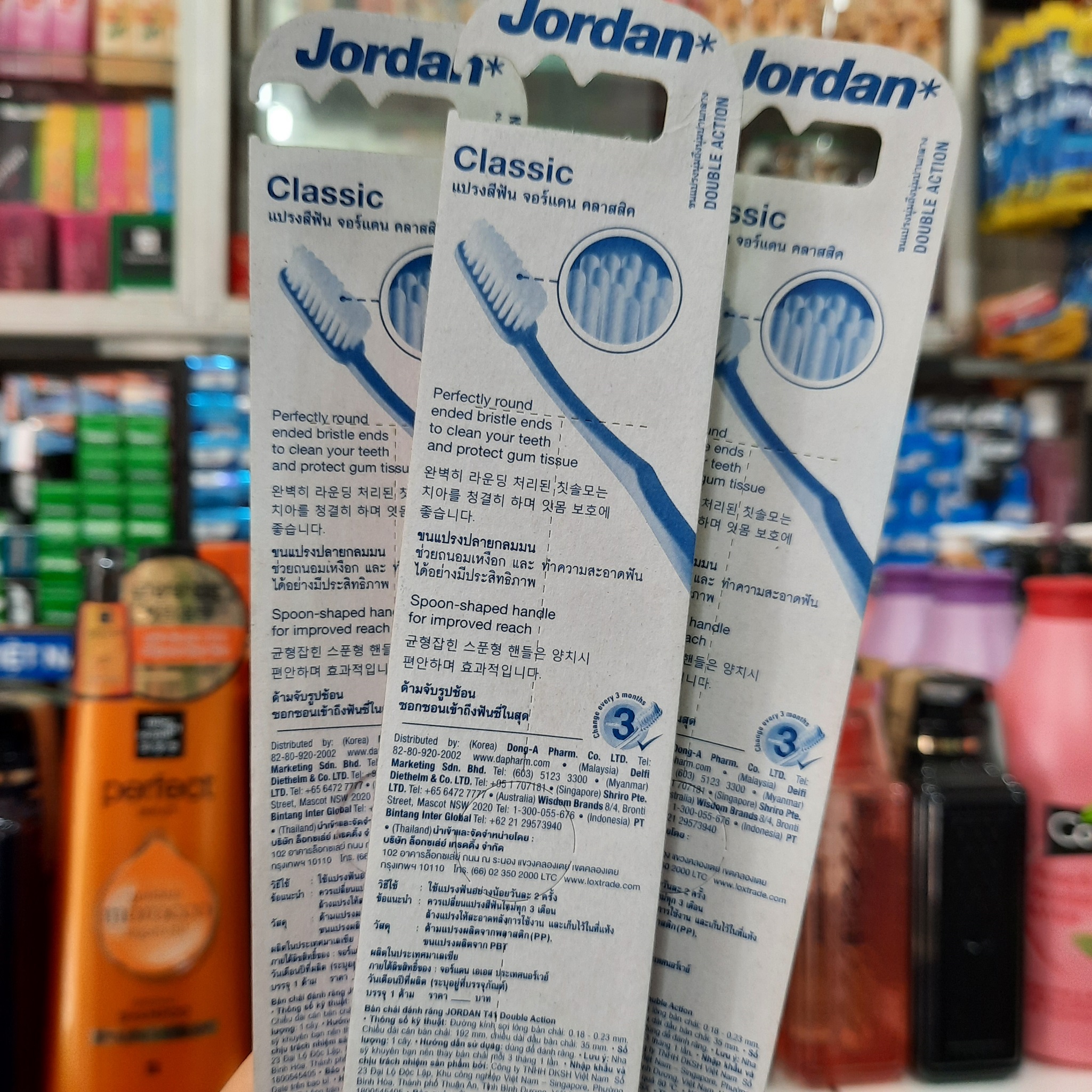 Bàn Chải Đánh Răng Jordan Double Action Classic (Giao màu ngẫu nhiên)