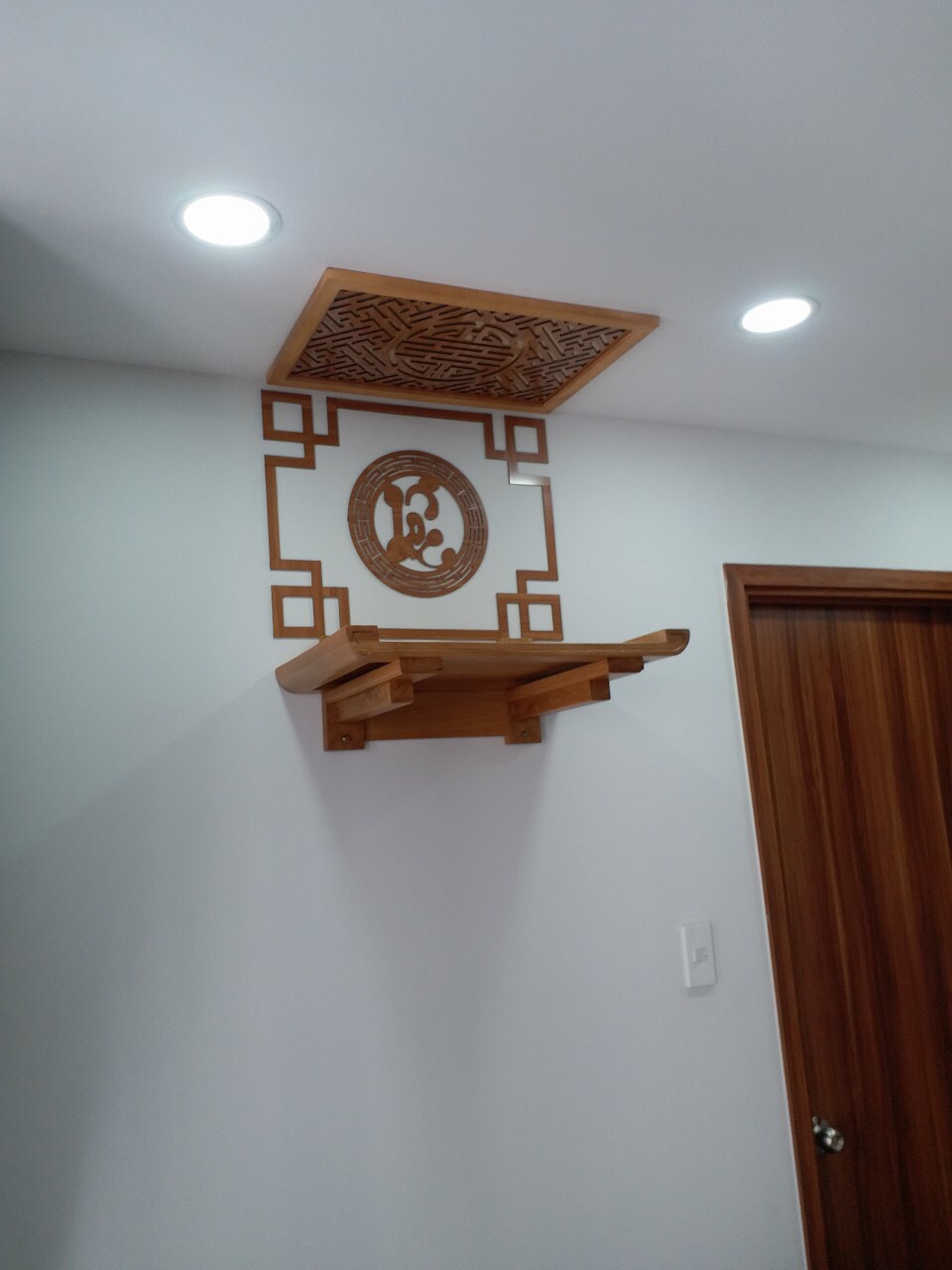 BÀN THỜ TREO TƯỜNG