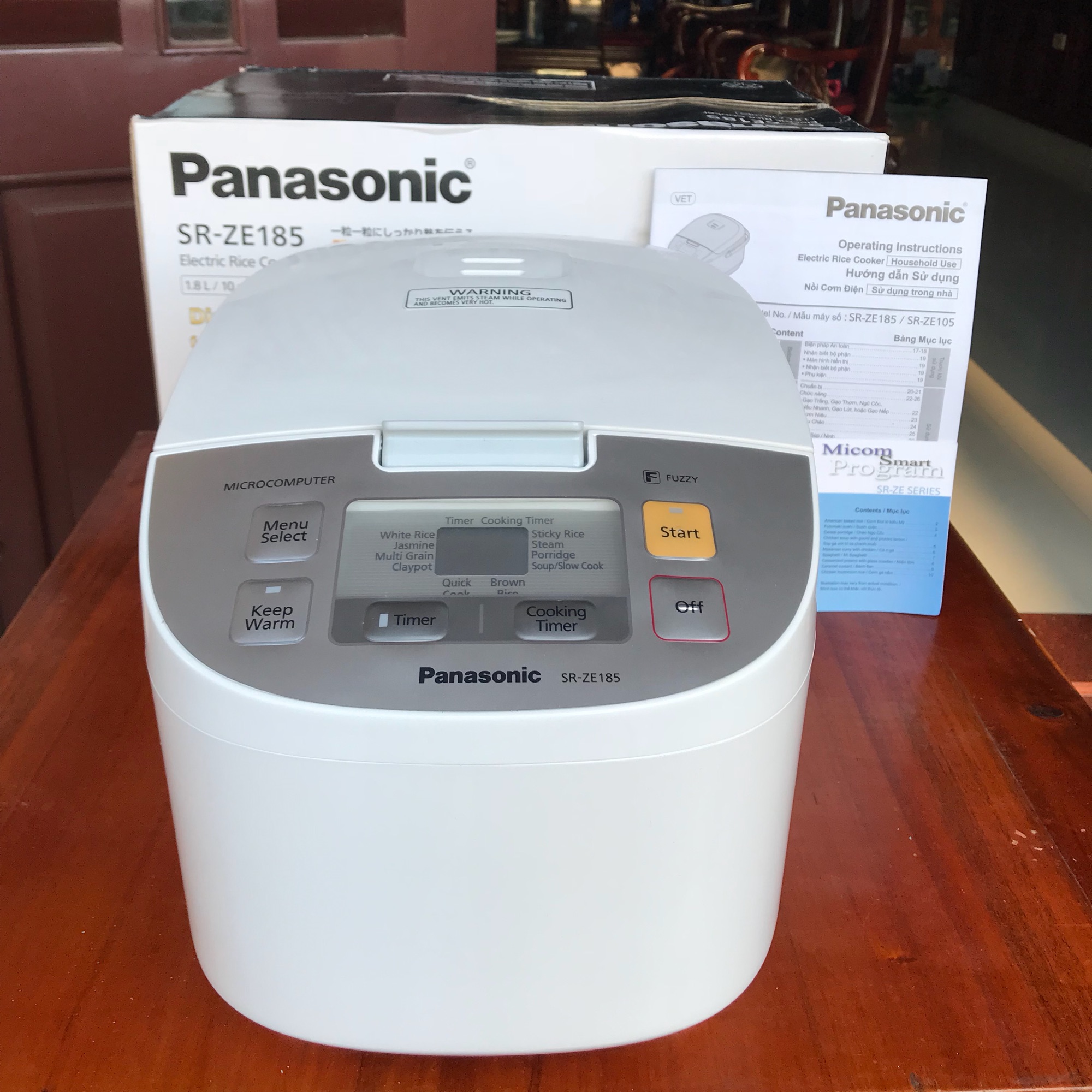 Nồi Cơm Điện PANASONIC SR-ZE185 made in Malaysia