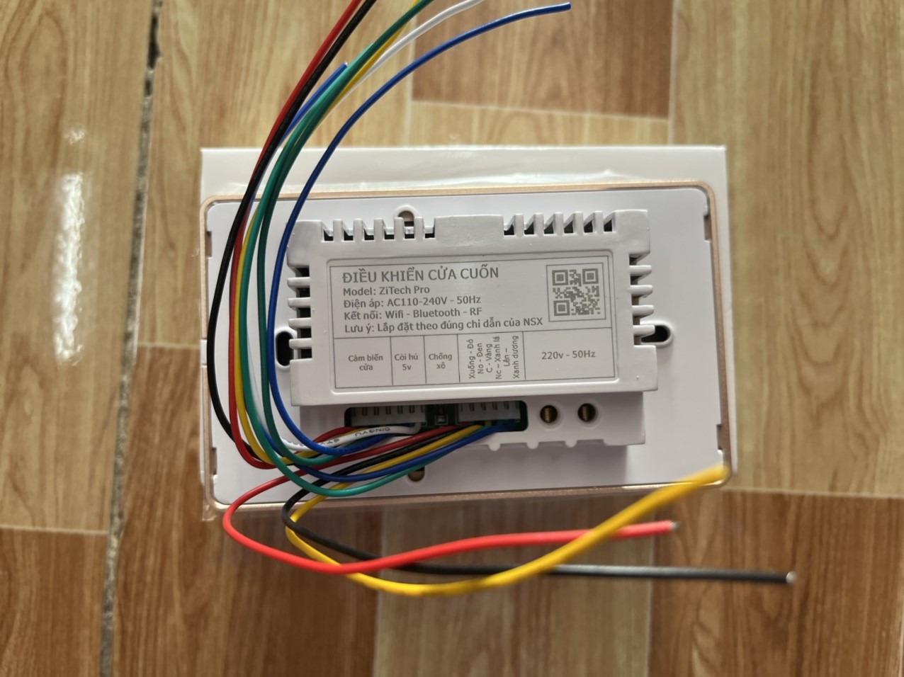 Công tắc cửa cuốn tuya wifi