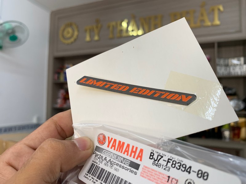 Tem nạ Janus 2018 SmartKey chử Limited Edition Cam