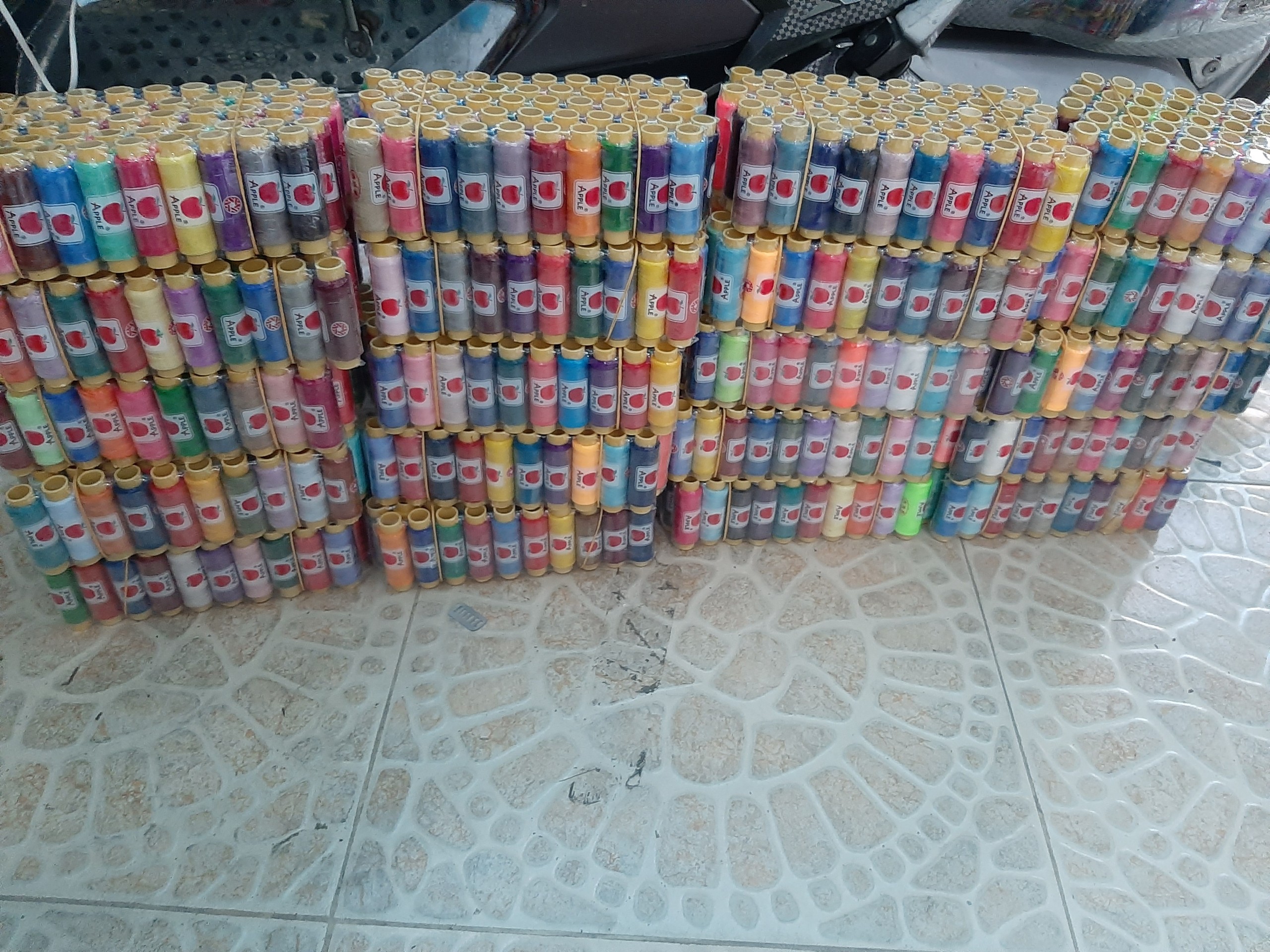 Lốc chỉ 10 màu (Giao màu ngẫu nhiên) làm đồ handmade