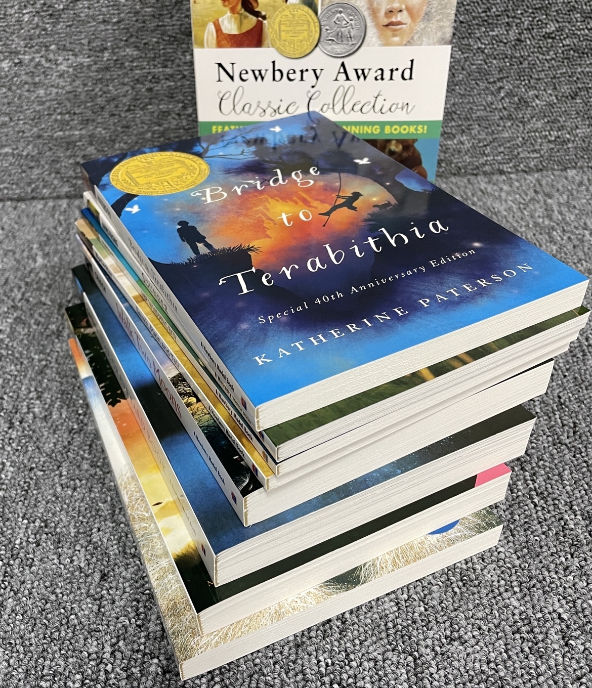 Newbery Award Classic Collection - sách nhập khẩu - 8 cuốn