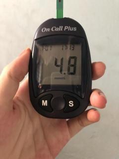ĐỦ BỘ  Máy đo đường huyết on call plus tặng 10 kim + 50 que test thumbnail