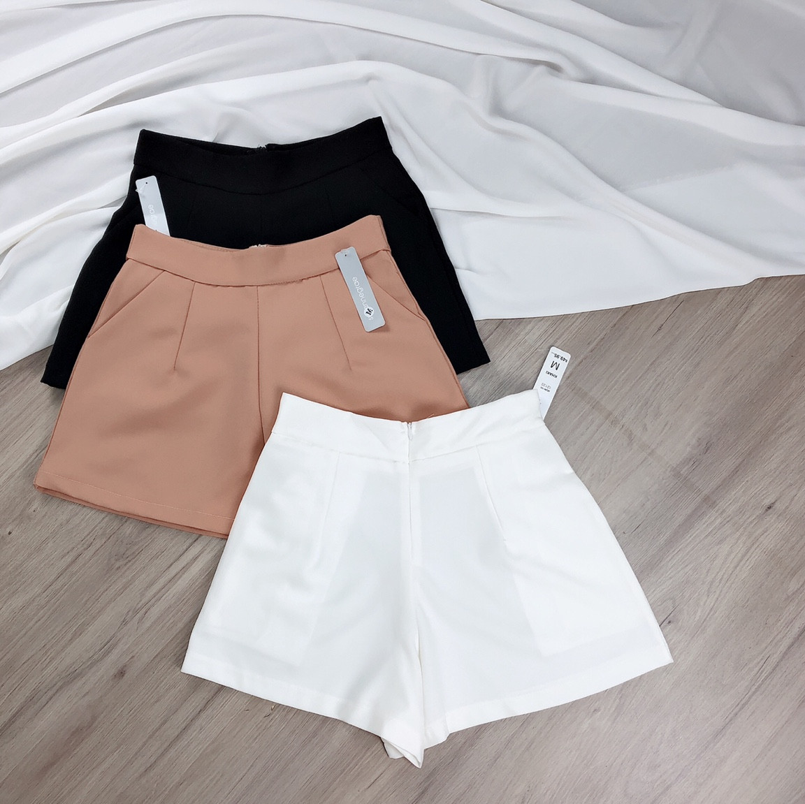 QUẦN SHORT VẢI TUYẾT MƯA ỐNG RỘNG BA MÀU BASIC