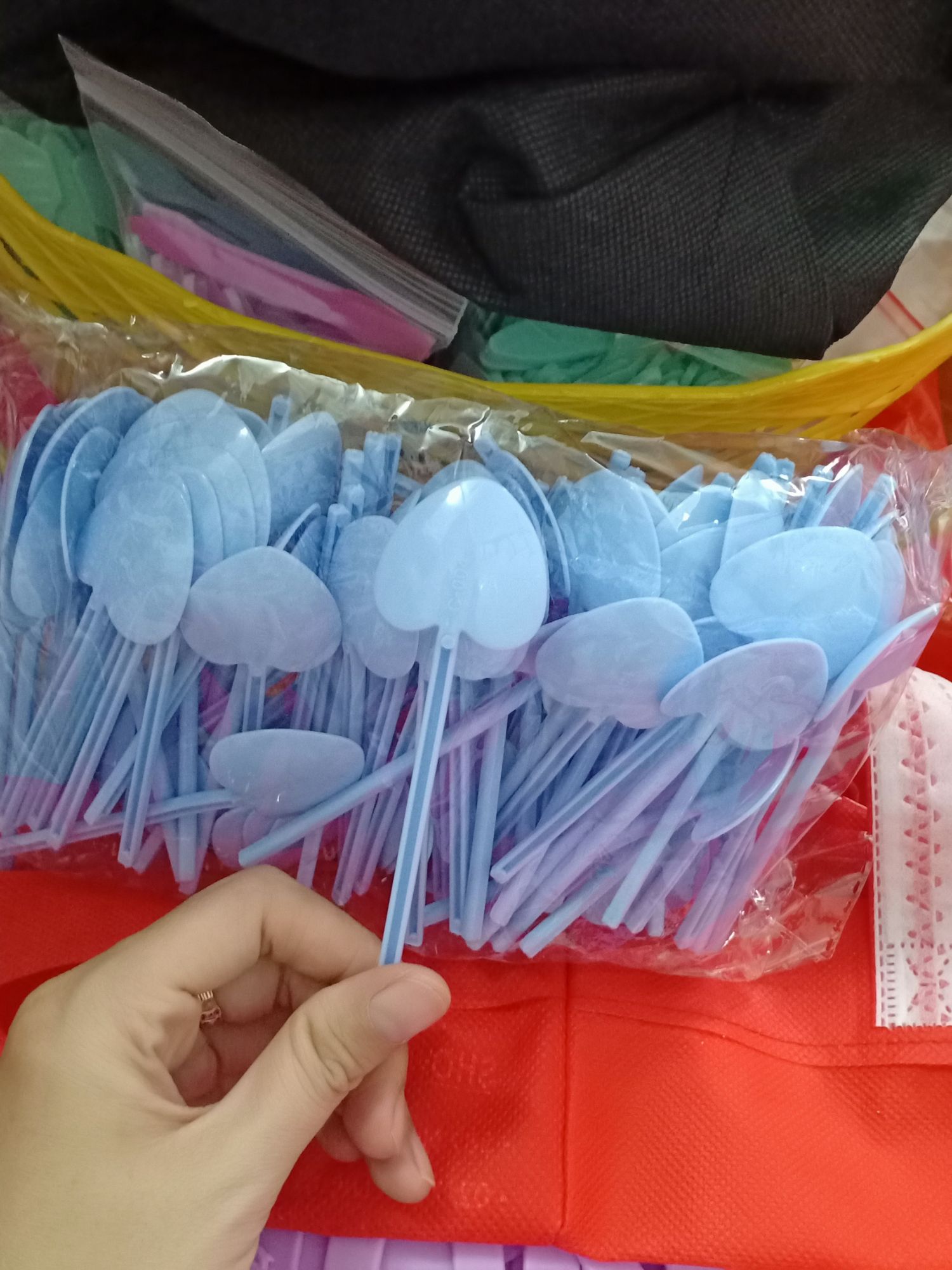 Combo 100 xẻng màu xanh dương