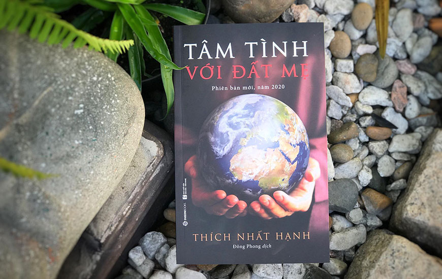 Sách - Tâm Tình Với Đất Mẹ