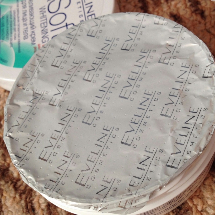 Kem Dưỡng Trắng Eveline Extra Soft Face And Body 200ml