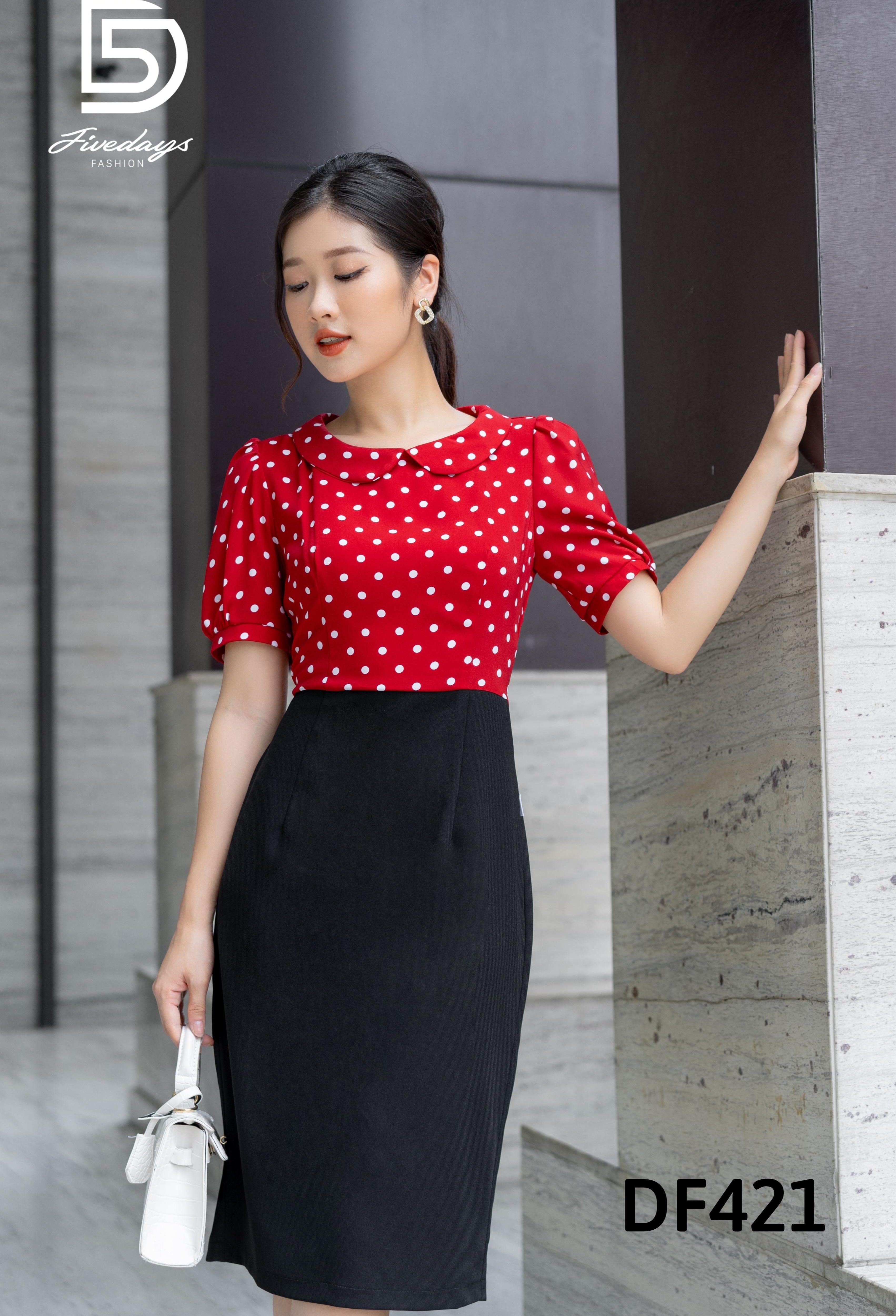 Fivedays - Đầm ôm phối bi cổ sen