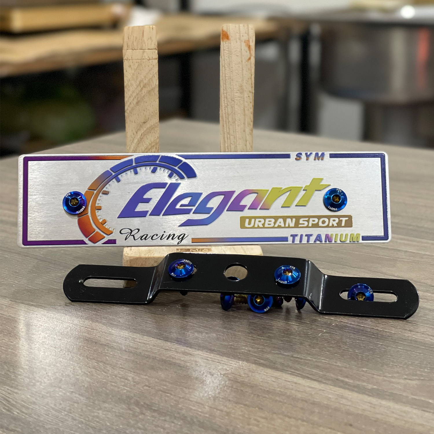 Bảng tên xe máy Elegant - Màu Gradien Titan tặng kèm pat ốc