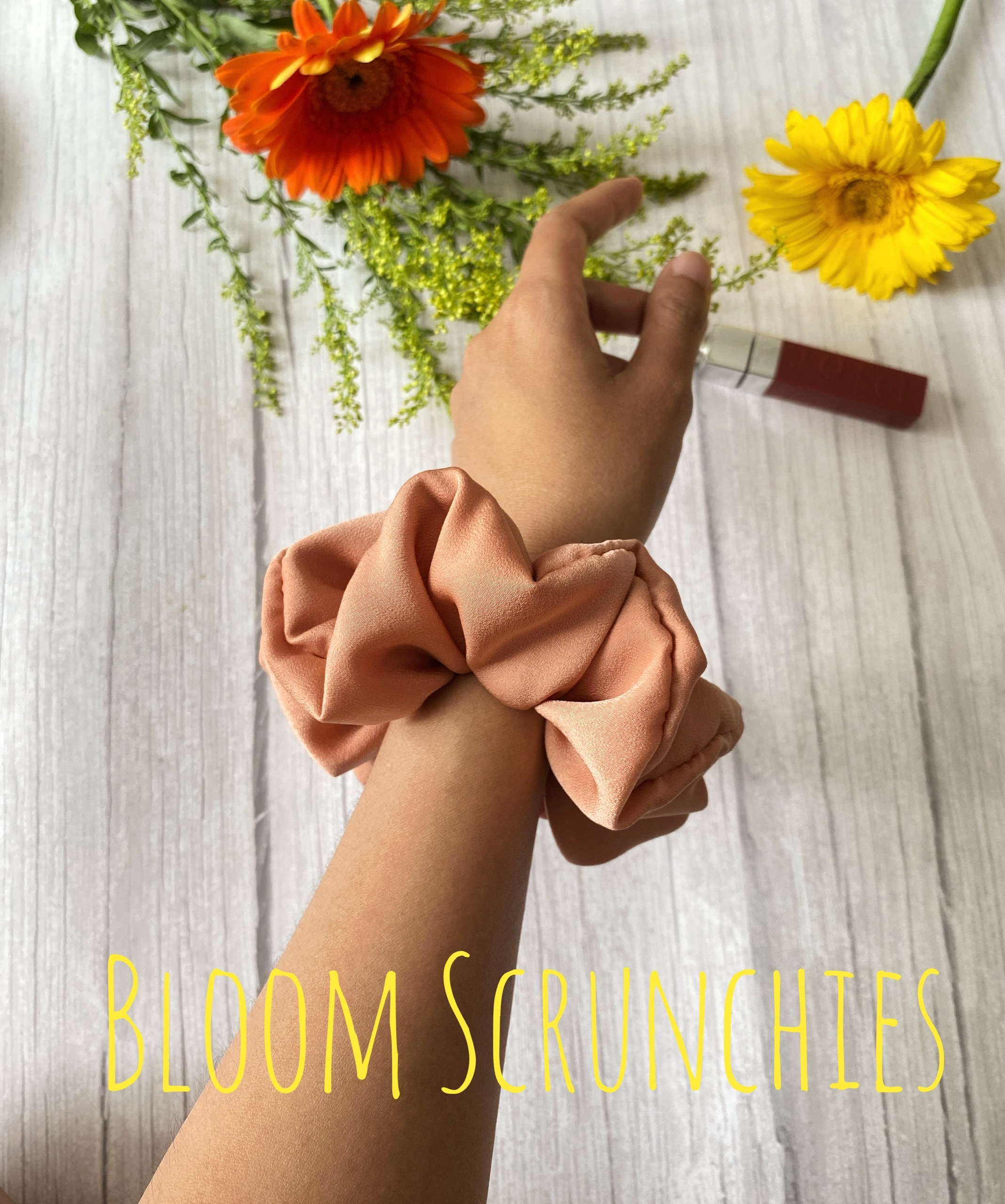 Dây cột tóc lụa ngọc trai màu nâu da đậm Standard_ Scrunchies