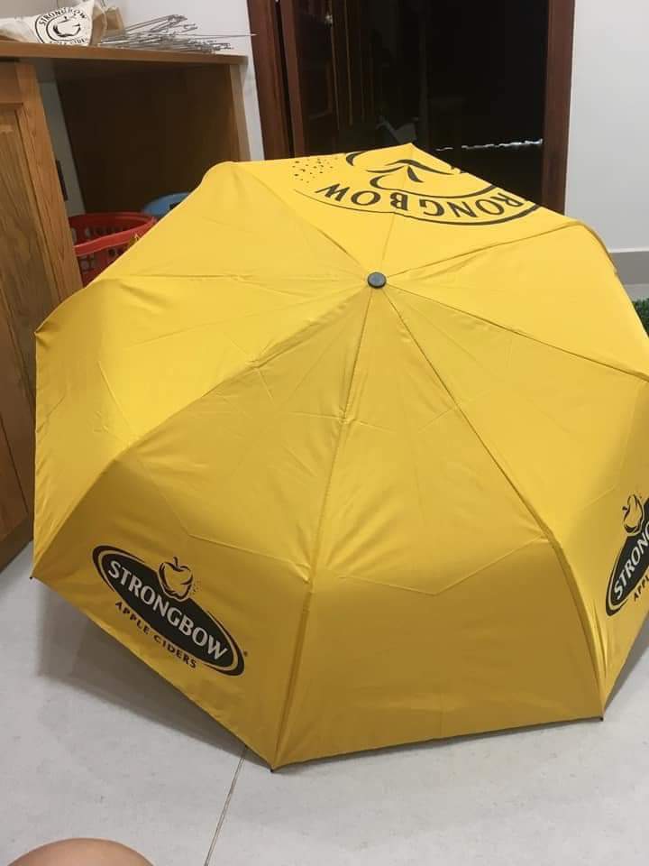 Dù xếp cầm tay Quà tặng từ Strongbow