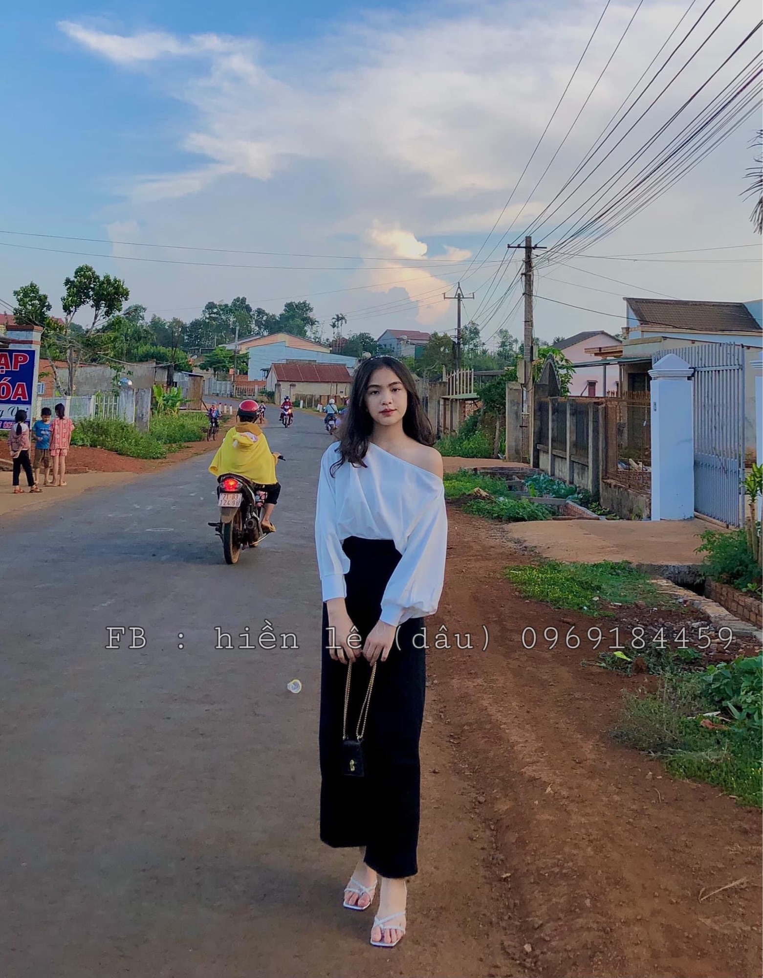 Set Quần Suông + Áo Lệch Vai Tay Bồng
