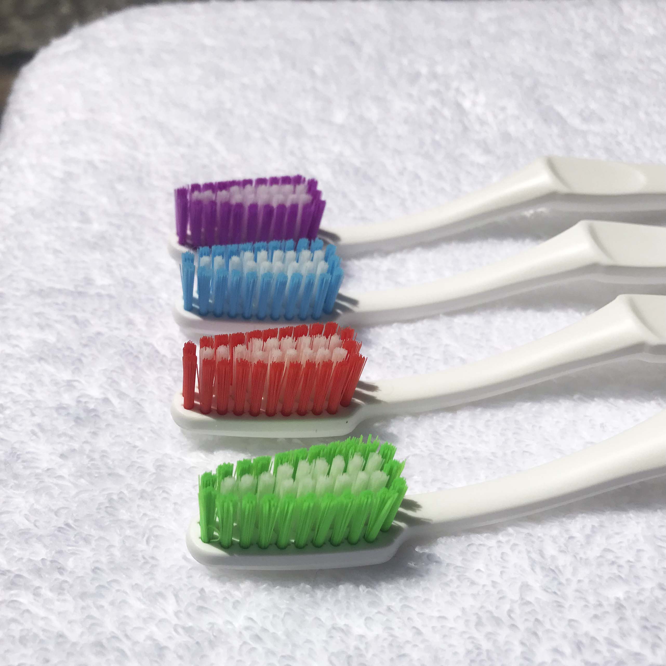 Combo 4 Bàn Chải Đánh Răng Trisa Swiss Clean Medium