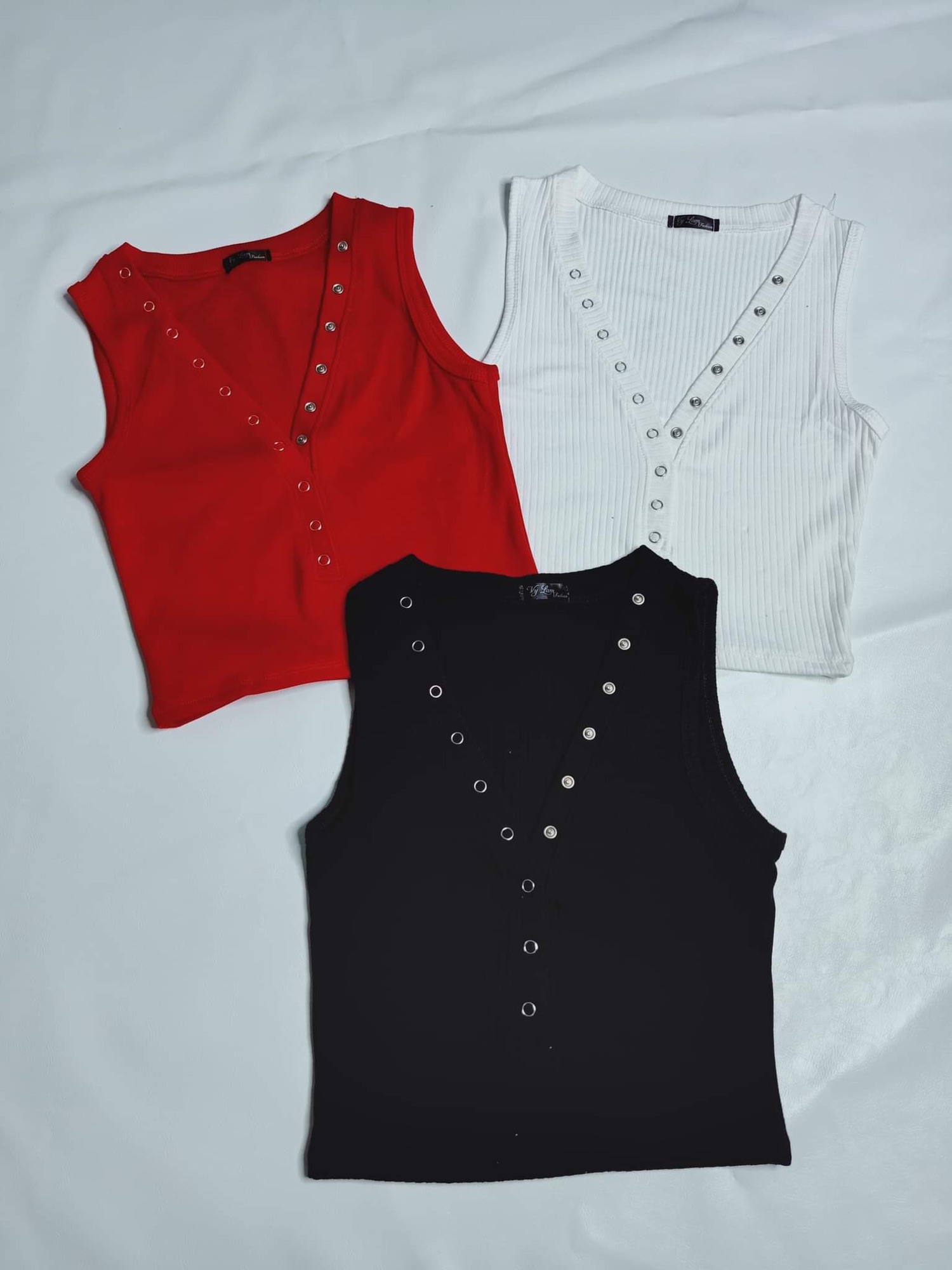 [HCM]Áo thun sát nách cổ tim nút crop top 40k 35-50kg
