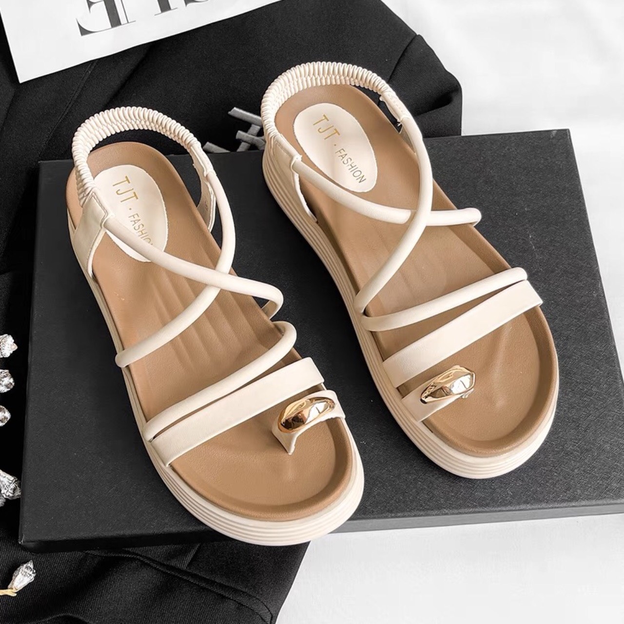 Giày sandal mắt ngọc xỏ ngón lót nâu cực xinh,Xăng đan học sinh đi học rẻ đẹp